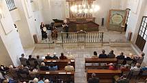 Z vernisáže hned tří výstav najednou v kolínské synagoze.