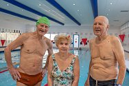 Plavecká štafeta seniorů přes La Manche: senioři z teplického SenSen klubu Zvonkohra.