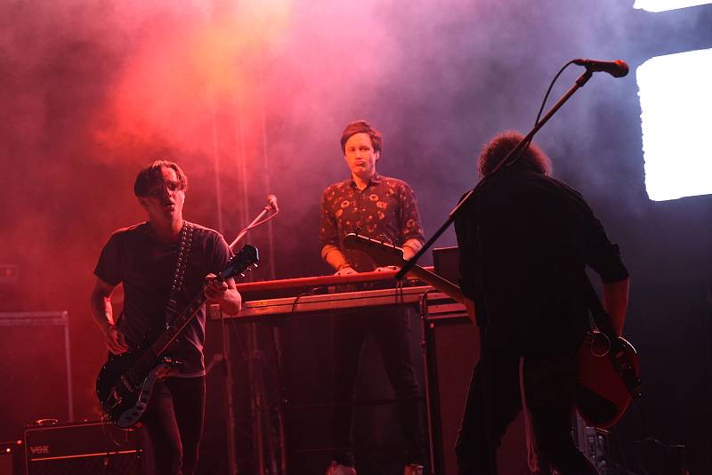 V Kolíně na sledování fotbalového utkání Česko - Dánsko navázal koncert kapely Chinaski.