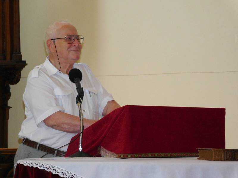 Přednáška Stanislava Kubína o Mistru Janu Husovi v evangelickém kostele ve Velimi