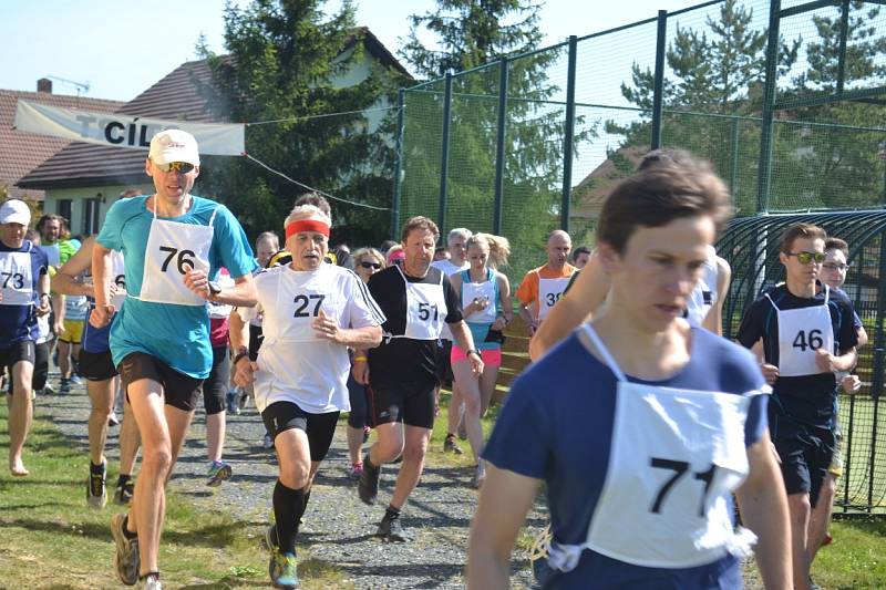Fit Cupu v Cerhenicích se zúčastnila více jak padesátka běžců