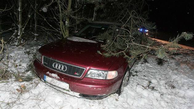 Podvečerní nehoda audi u Krakovan