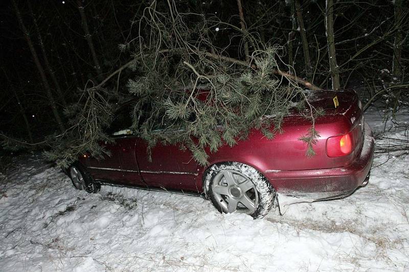 Podvečerní nehoda audi u Krakovan