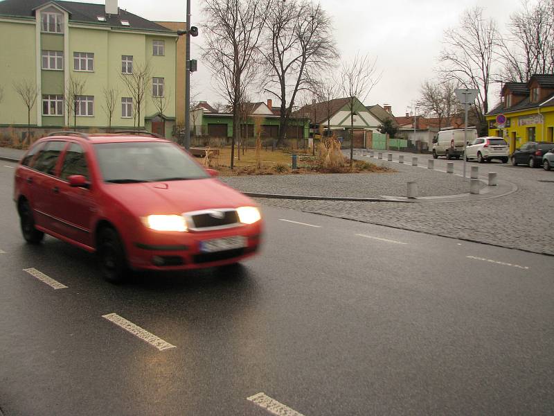 Pražská ulice a napojení Sluneční ulice v Kolíně, březen 2021.