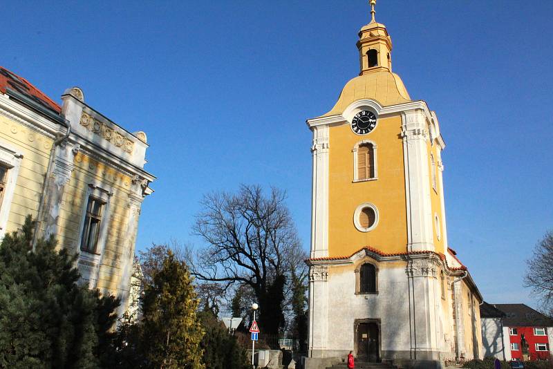 U svěcení základního kamene komunitního centra na Zálabí byl přítomen sám generální vikář biskup Zdenek Wasserbauer.