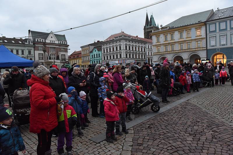 Závěr Tříkrálové sbírky se uskutečnil první lednovou neděli na kolínském Karlově náměstí.