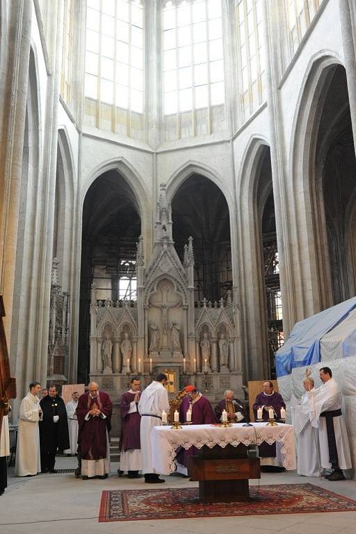 Po šesti letech rekonstrukce se první adventní neděli opět otevřely dveře kolínského chrámu svatého Bartoloměje.  