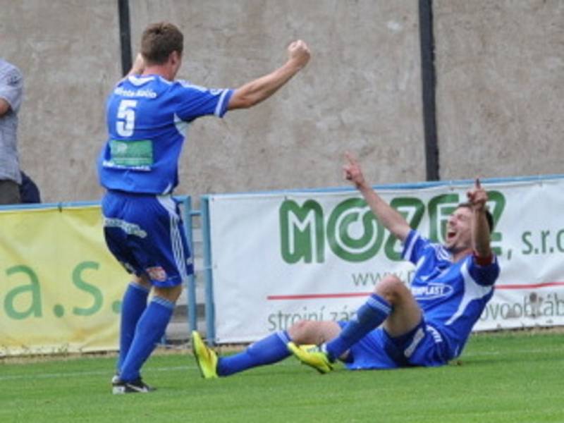 Z utkání FK Kolín - Horní Měcholupy (2:0).