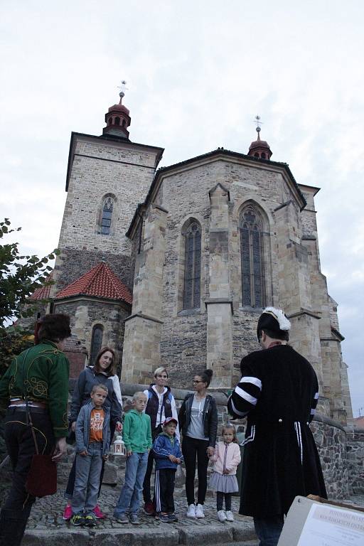 Lidé se při večerní procházce v Kouřimi dozvěděli mnoho o historii.