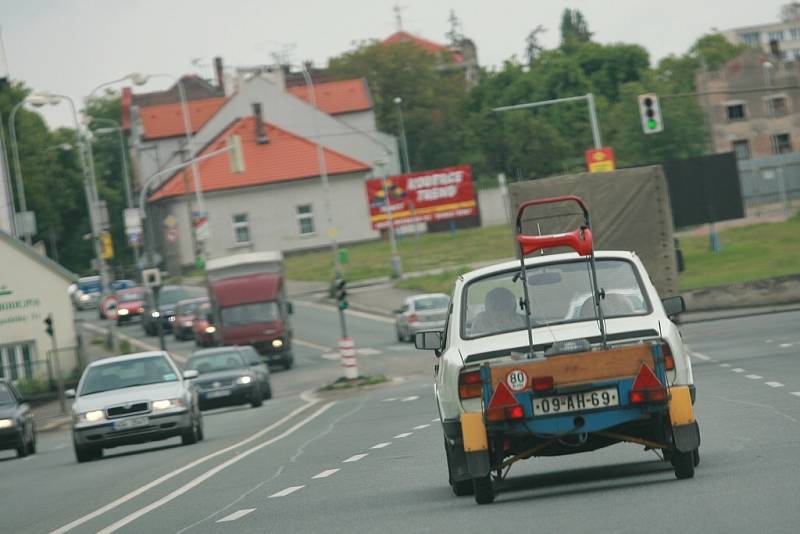 Projet Kolínem v dopravní špičce je někdy doslova o nervy.