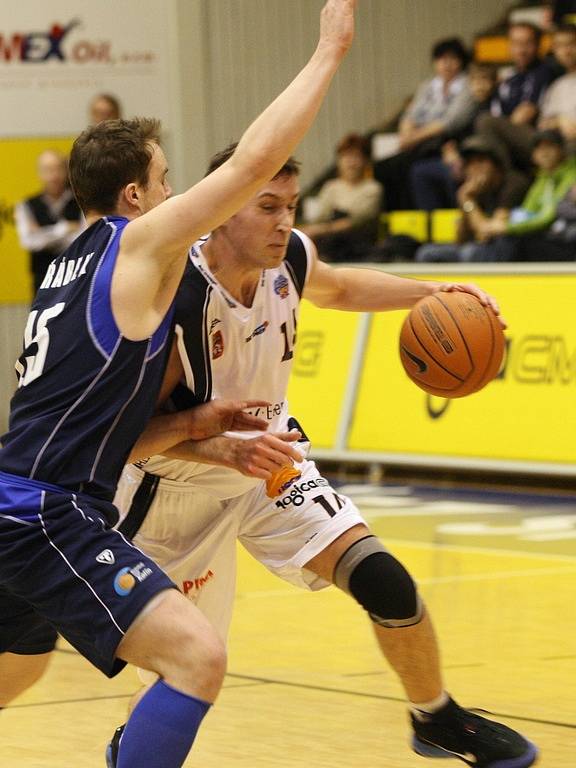 Z utkání Mattoni NBL Děčín - Kolín (92:80).