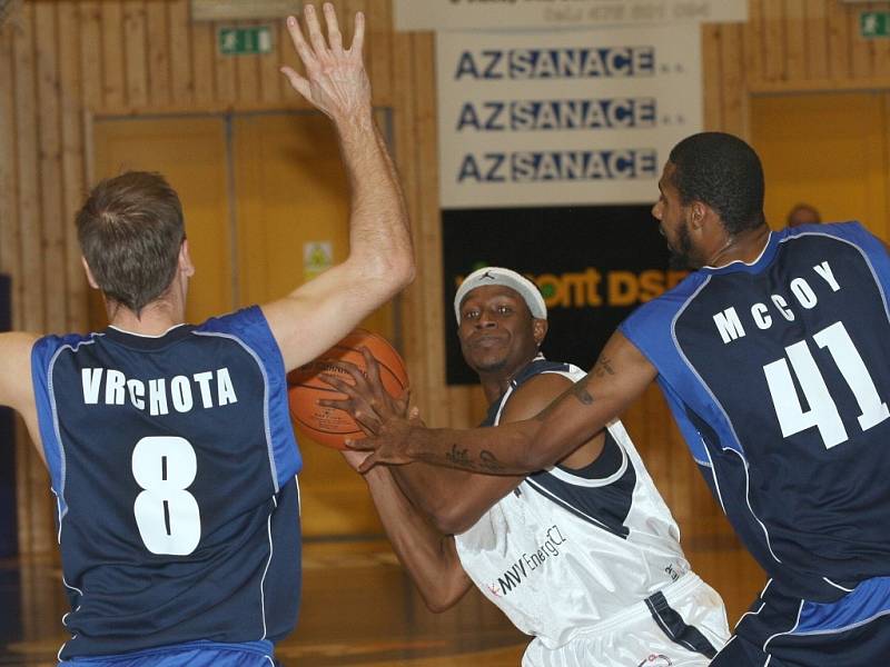 Z utkání Mattoni NBL Děčín - Kolín (92:80).