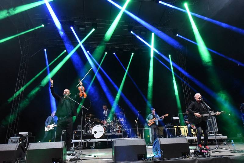 Na slavná léta festivalu Rock for People zavzpomínali v sobotu v areálu českobrodského stadionu Na Kutilce, kam se alespoň na jeden den opět vrátilo festivalové dění.