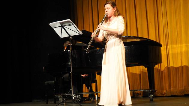 Koncert klarinetistky Natálie Hrdová v Divadle Na Kovárně.