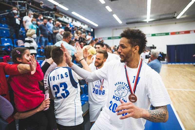 Z basketbalového utkání o třetí místo Kooperativa NBL Kolín - Brno (90:89)