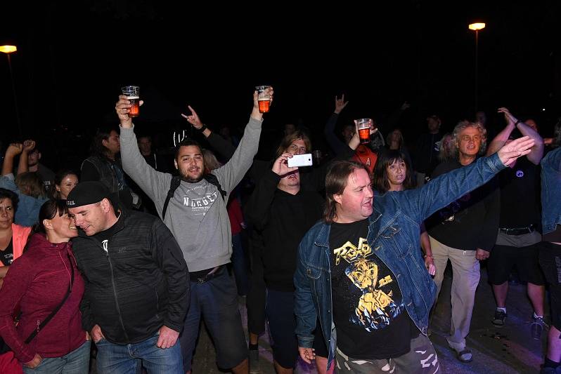 Na festivalu Rockový Týnec zahrála pětice legendárních kapel, došlo i na moravského hosta.