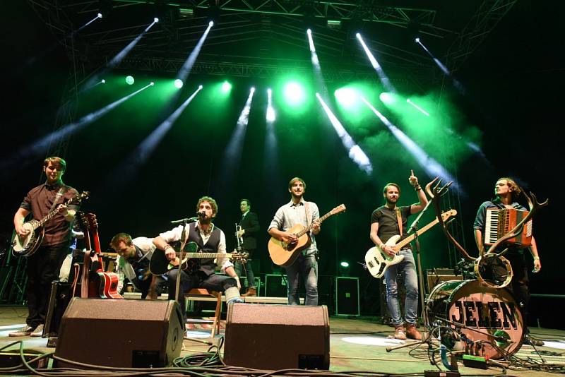 Na slavná léta festivalu Rock for People zavzpomínali v sobotu v areálu českobrodského stadionu Na Kutilce, kam se alespoň na jeden den opět vrátilo festivalové dění.