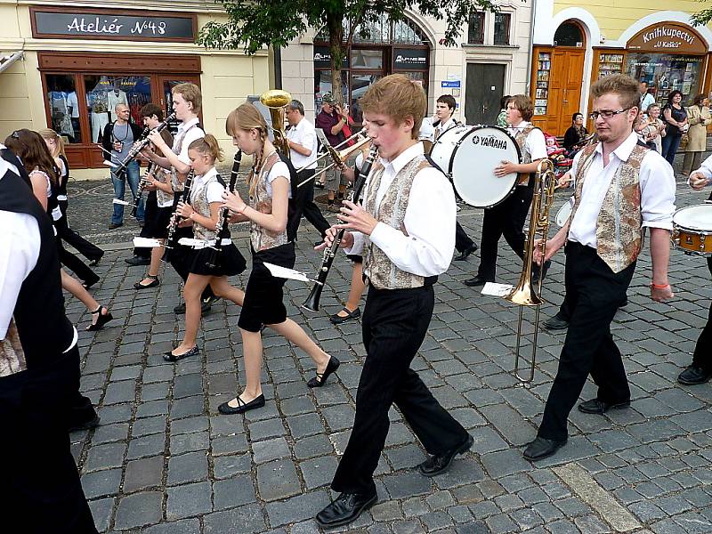 Hlavní slavnostní průvod Kmochova Kolína 2012