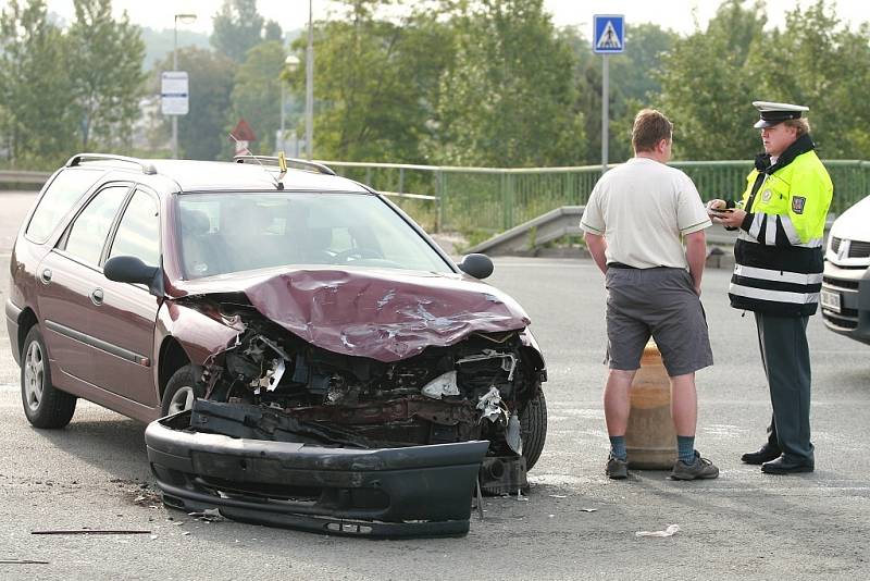 Dopravní nehoda v Havlíčkově ulici v Kolíně.