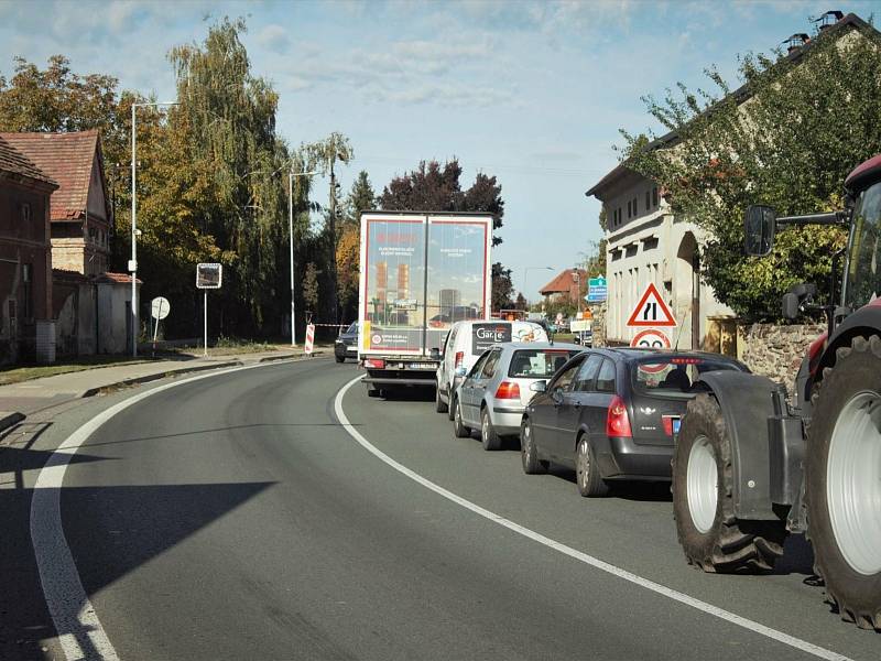 Kolony v v Nové Vsi u Kolína kvůli přestavbě křižovatky silnice I/38 se silnicí III/32910.