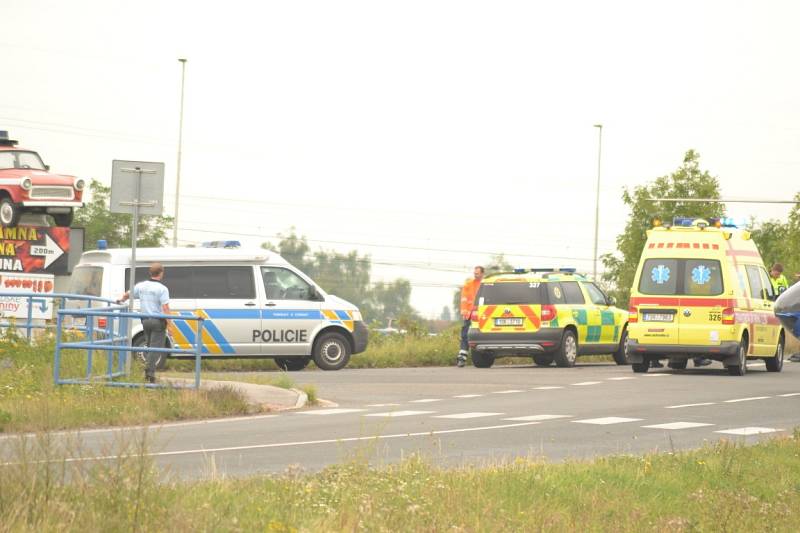 Vážně zraněného cyklistu odvezl vrtulník