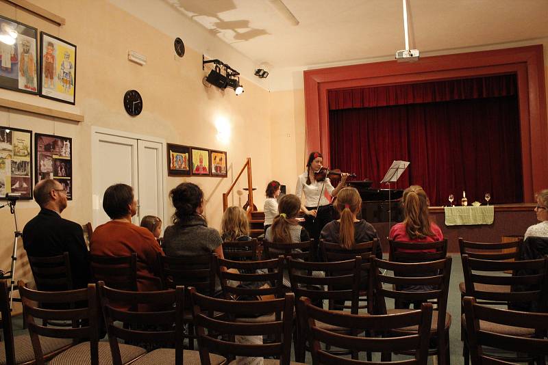 V pátek podvečer se v českobrodském divadle konal koncert Mates of Music.
