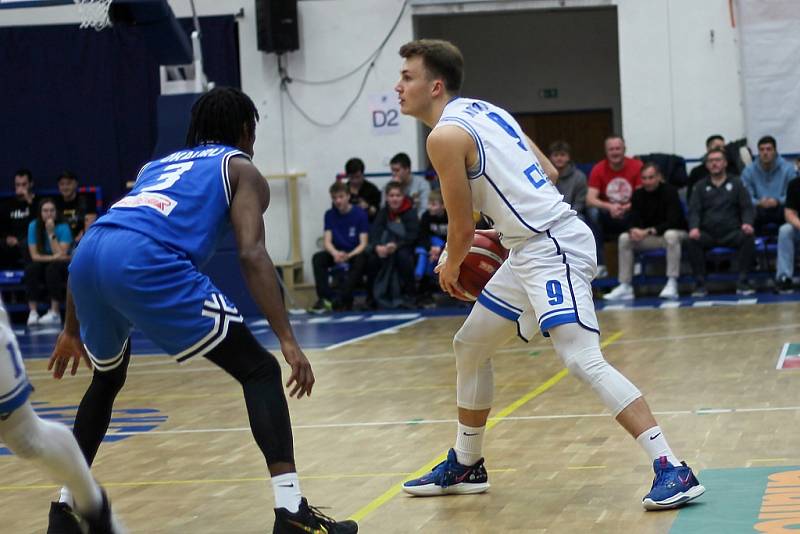 Z basketbalového utkání Kooperativa NBL Kolín - USK Praha (86:87)