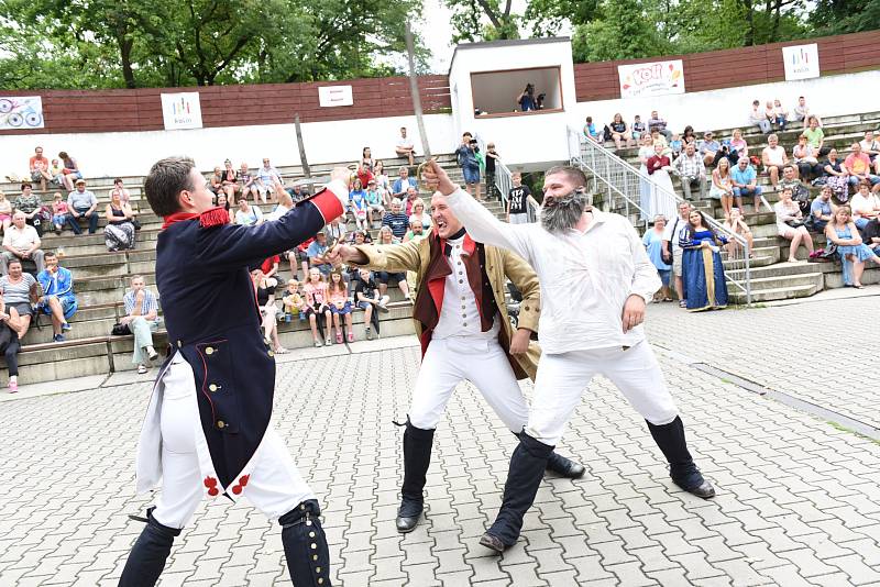 Návrat do napoleonských časů na kolínském ostrově.