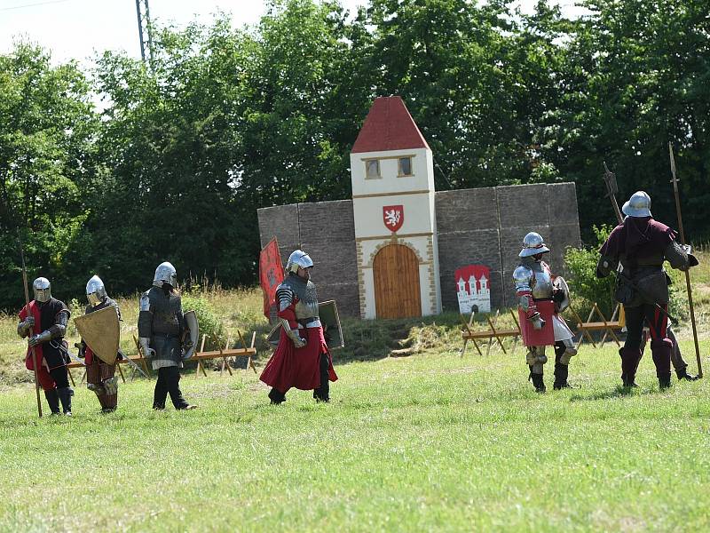 Z rekonstrukce historické bitvy 'Čas králů' na jízdárně v Kolíně.