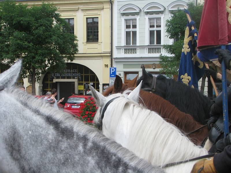 Místostarosta přivítal rytíře z Trakenu na náměstí