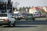 Střet osobního auta s motorkou na novém mostě zablokoval dopravu v prakticky celém Kolíně. 2.4. 2009