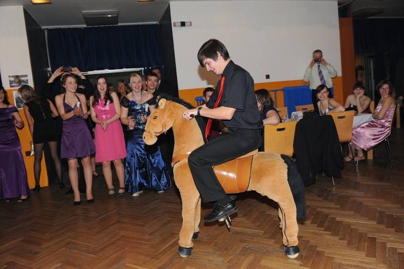 Na jezdeckém plesu nechyběla jízda na koni