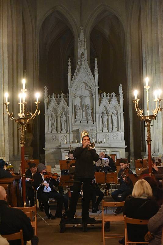 Česká mše vánoční Jakuba Jana Ryby v podání Kolínské filharmonie v chrámu svatého Bartoloměje v Kolíně.