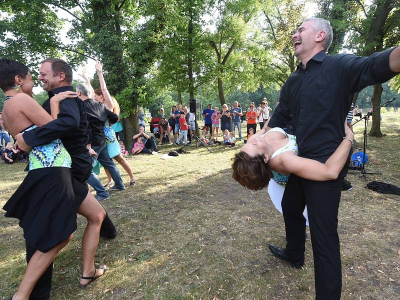 Třetí letošní Otevřená ulice se roztančila na zálabské straně lávky