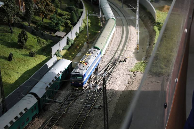 Železniční modeláři prezentovali v Pečkách svou činnost.