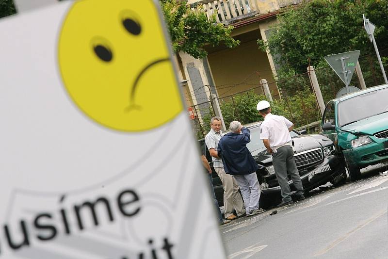 Dopravní nehoda na křižovatce ulic Benešova a V Zídkách