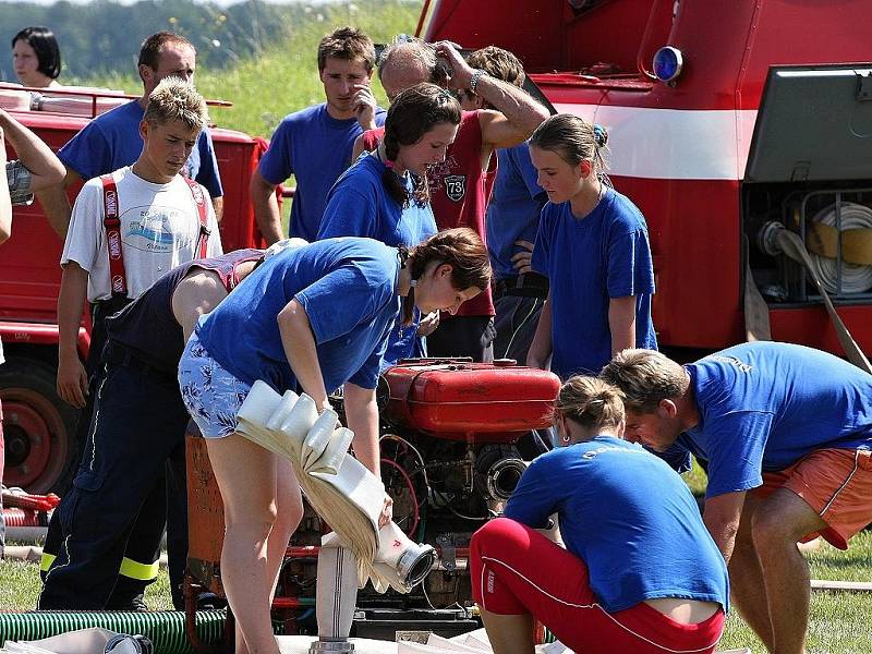 Hasiči se v Radovesnicích II utkali o pohár starosty