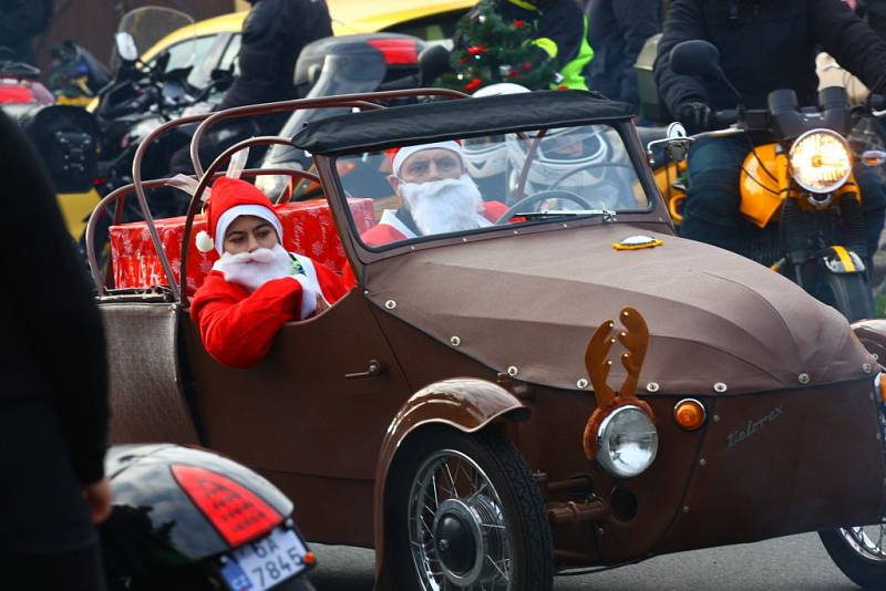 Vánoční vyjížďka kolínských motorkářů