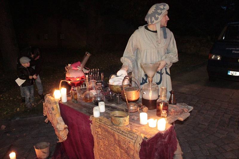 Lidé se při večerní procházce v Kouřimi dozvěděli mnoho o historii.