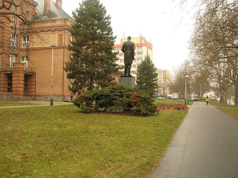 Prostor před kolínským gymnáziem.