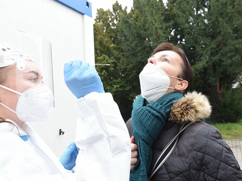 Odběrové místo na pozemku 1. kolínského sanatoria v ulici V Břízách v Kolíně.