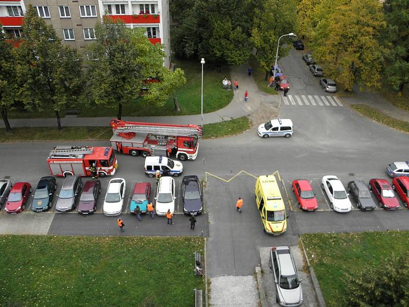 Cvičení IZS. Požár v osmém patře paneláku