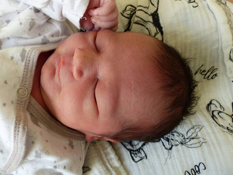 Jonáš Lopour se narodil 21. září 2021 v kolínské porodnici,  vážil 3830 g a měřil  50 cm. Ve Zruči nad Sázavou ho přivítal bráška Tobiáš (2.5) a rodiče Markéta a Zdeněk.