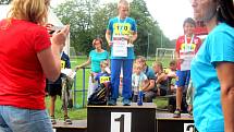 Z vyhlašování výsledků dětských běžeckých závodů ve Veltrubech.