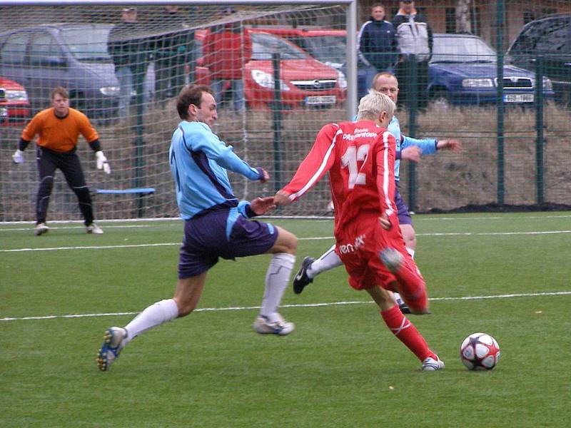 Z fotbalového utkání divizní skupiny C Velim - Tesla Pardubice (0:2)