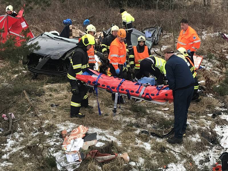 Tragická nehoda u Kostelce nad Černými lesy.