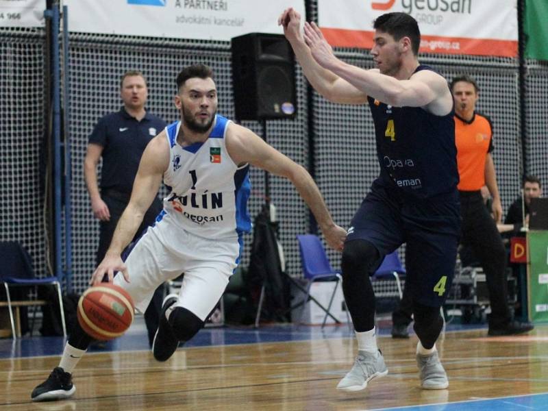 Z utkání BC Geosan Kolín - Opava (80:85).