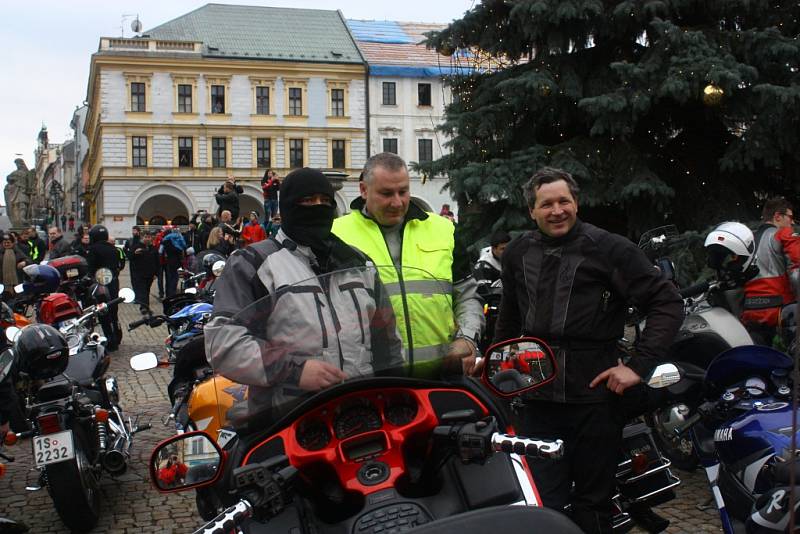 Vánoční vyjížďka kolínských motorkářů, kterou organizuje Kolínská verbež.