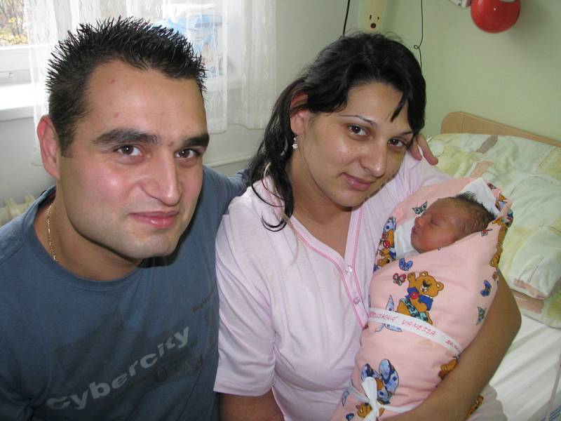 28. října dvě minuty po jedenácté hodině dopolední přišla na svět Vanessa Berousková. Po porodu vážila 2720 gramů a měřila 46 centimetrů. Pyšní rodiče Denisa a Matěj si svou dceru odvezou domů do Kolína.