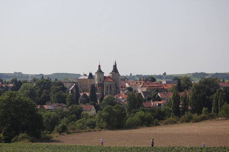 Souběžně s letním rodinným festivalem Kouřimská skála se v Kouřimi v sobotu odpoledne uskutečnil 18. ročník Putování s pohádkou. 